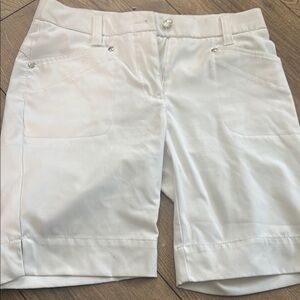 Daily Sports White Bermuda Shorts Lightweight Cotton